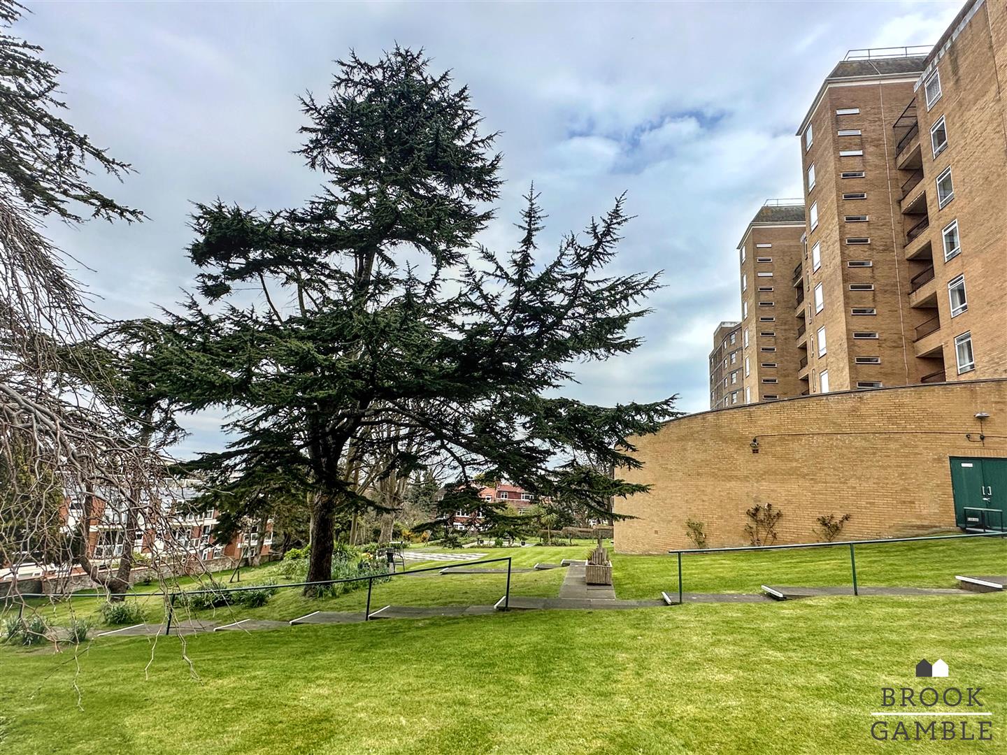 3 Bedroom Flat. St. Johns Road in Eastbourne,  24